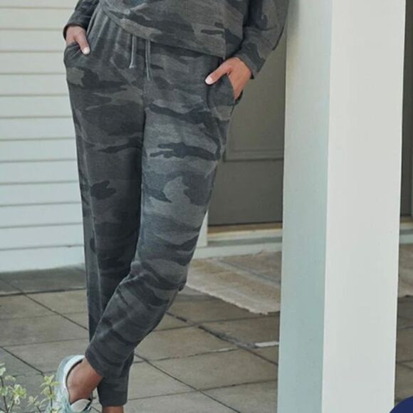 Splendid Supersoft Camo Jogger - Picture 2 of 10